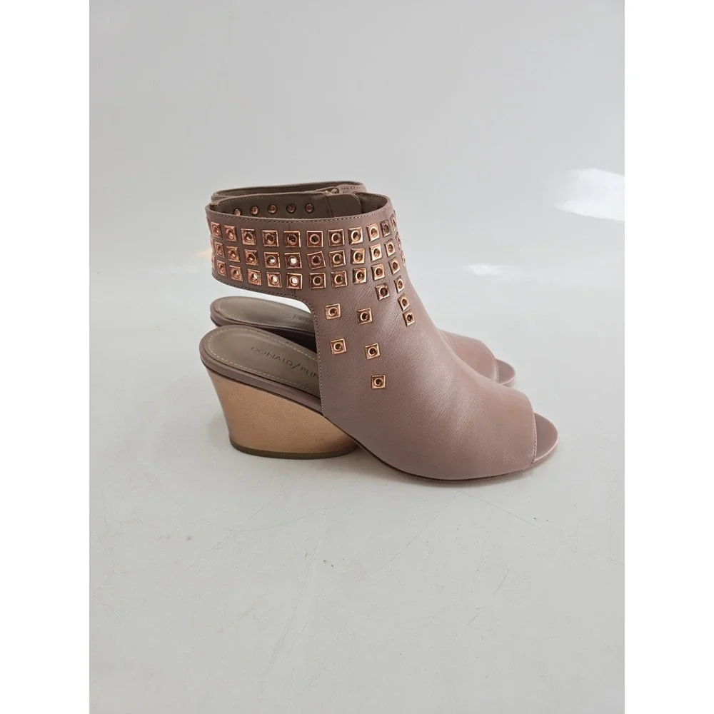 Donald Pliner Janesp Peep-toe Booties Beige Leather with Stud Details Sz 8.5‎